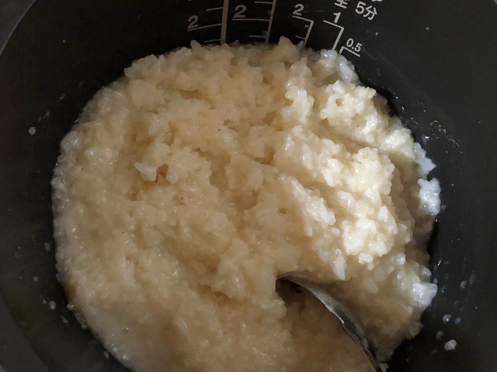 米麹+ご飯で作る甘酒の作り方。炊飯器なら温度計なしで簡単♪